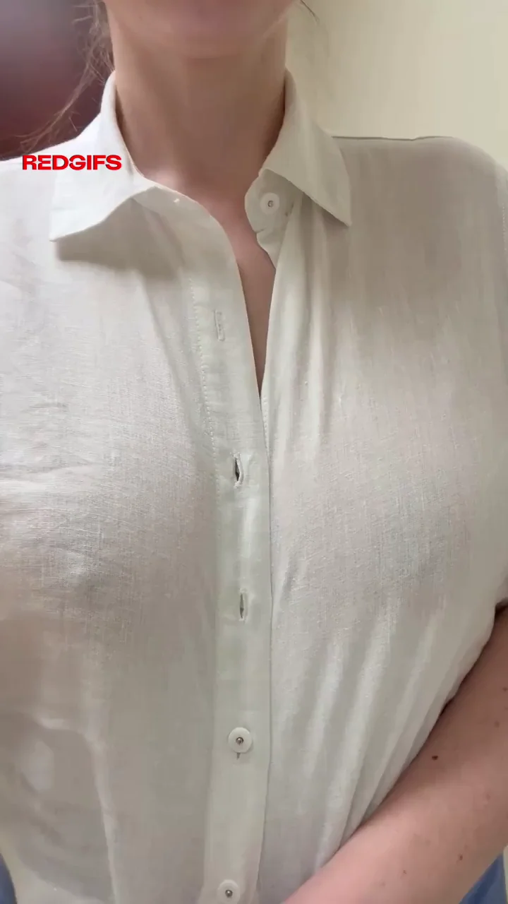 MILF Slut Teases & Drops Top to Flash Her Juicy Tits 🍒🔥