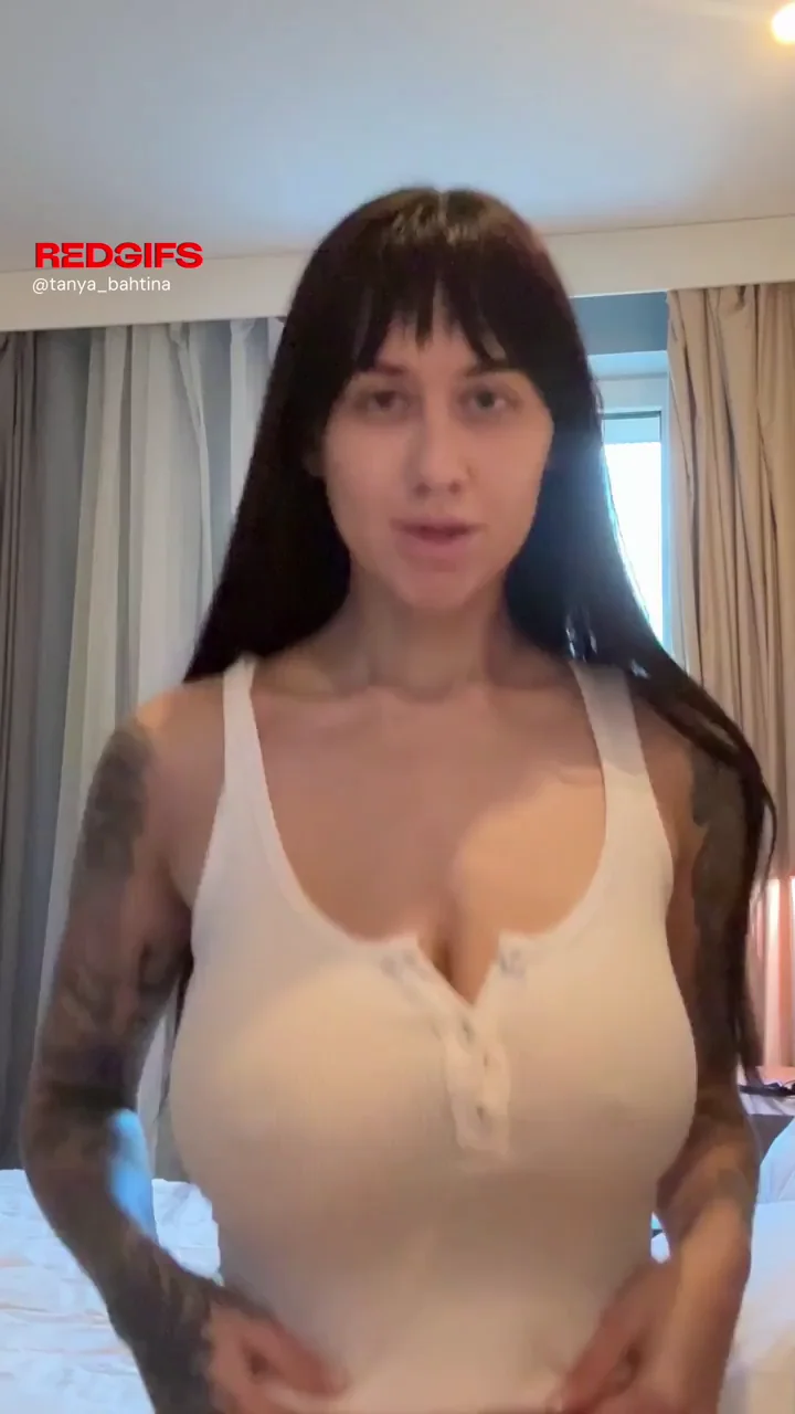 🔥 Tattooed Brunette's Massive Saggy Tits Bouncing Wild 🍈🍈