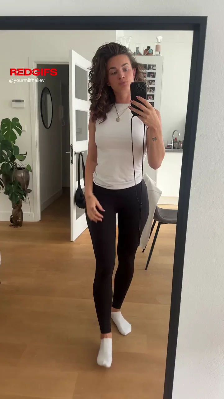 Gym-Ready MILF Tease in Tight Leggings 😏💦