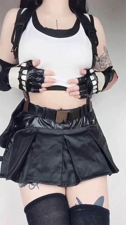 Tifa shows you her tits after battle [OC]