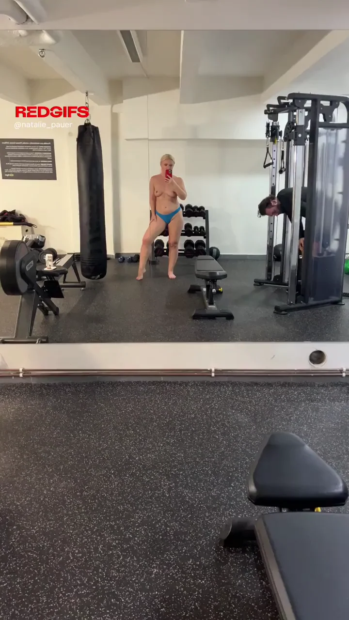 Post-Workout Mirror Flex: Muscular Blonde MILF's Ripped Nude Bod 💪🔥🍑