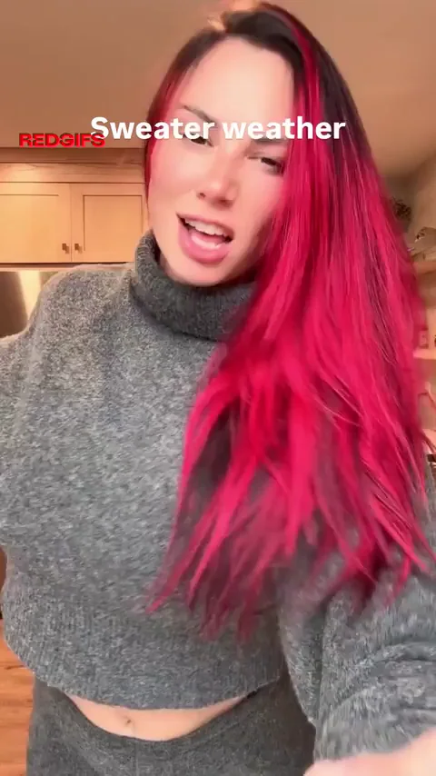 Aidra Fox looks great with red hair, especially now that it's thick. What do you think?
