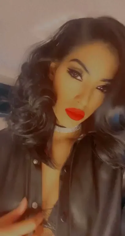 Aneesa Badshaw's Cock-Hardening Tease 😈🍆💦