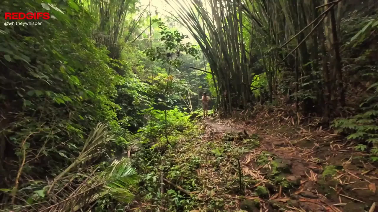 Slimthick Slut Flashing Her Juicy Booty in the Jungle