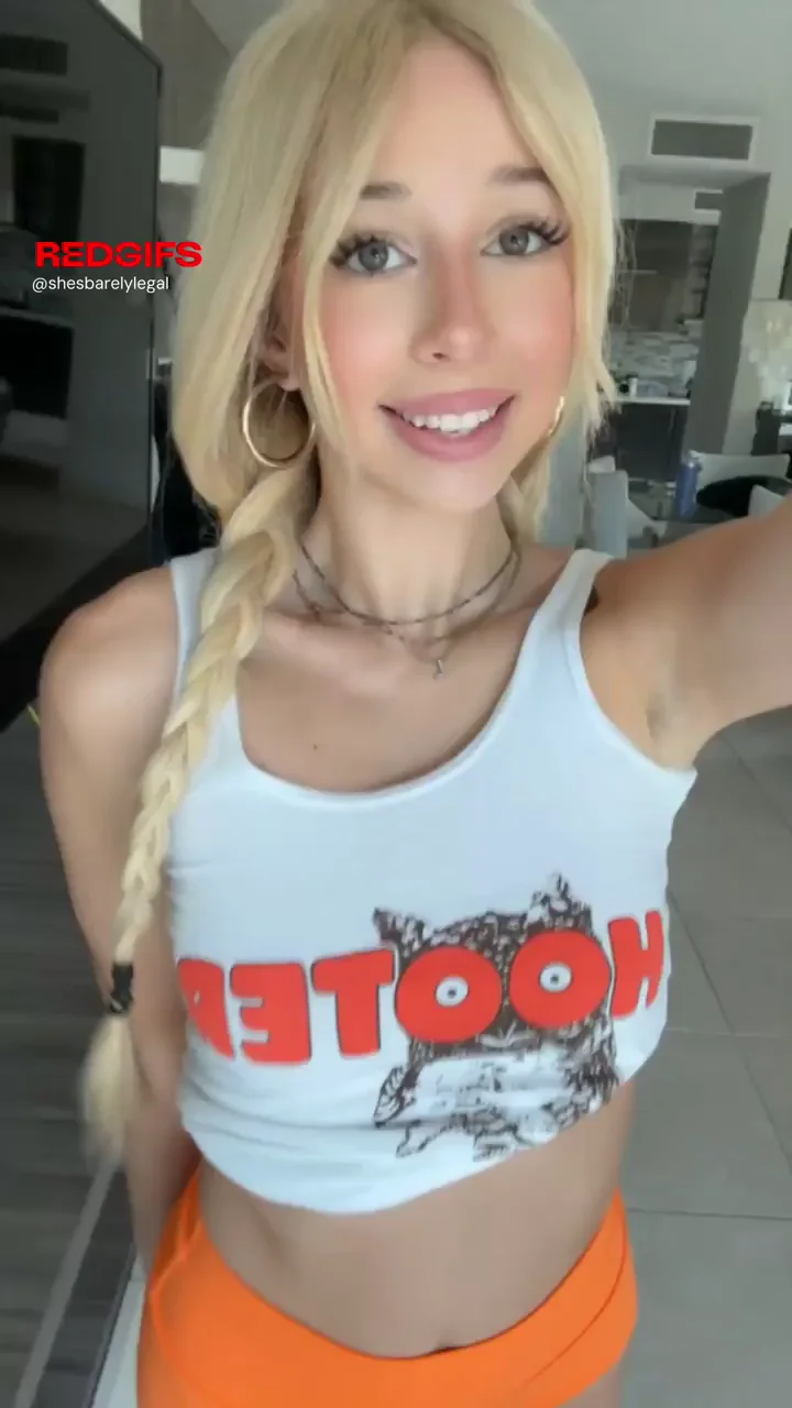 Tiny Tits Teen's Juicy Booty Steals the Show 🍑🔥