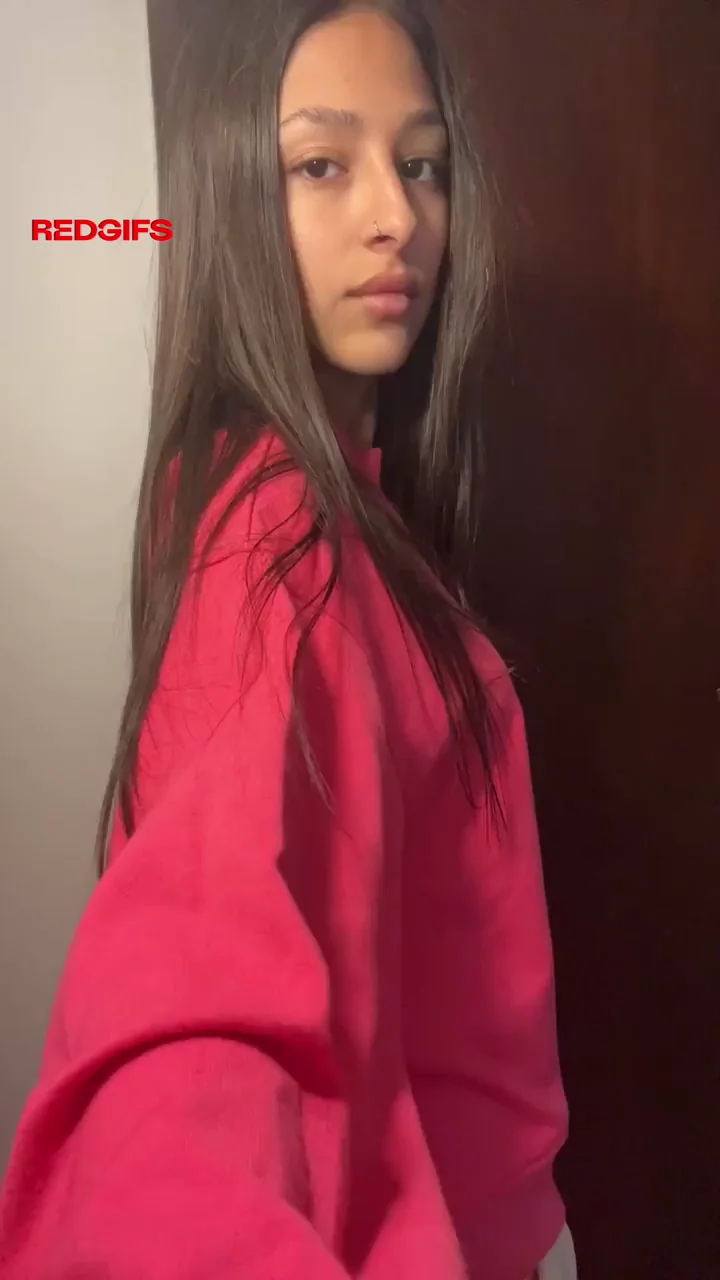 18yo Slut Loves Stripping Bare 😈🍑💦
