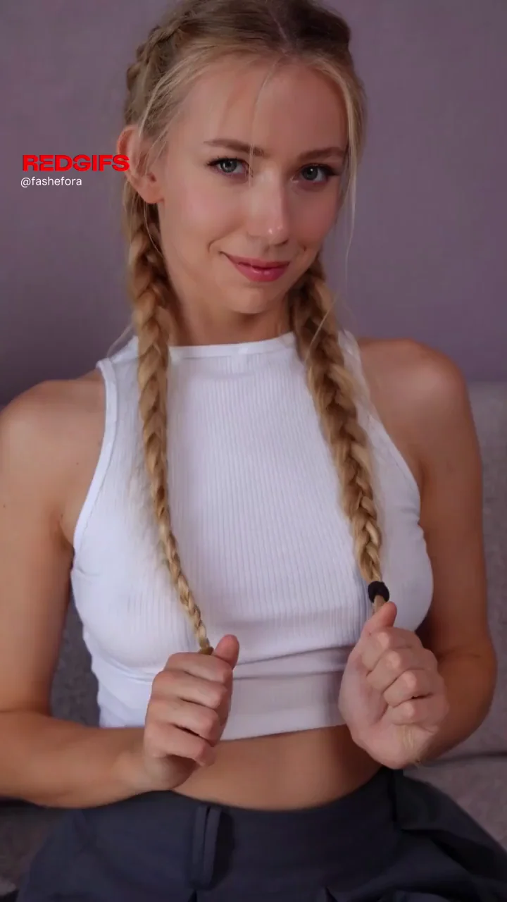Petite Blonde's Graceful Tit Tease 💃🔥🍒