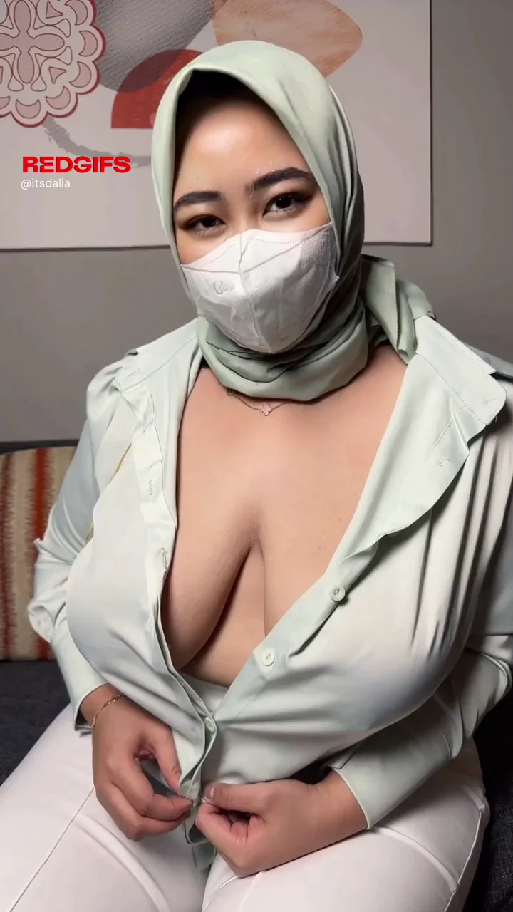 Titty reveal