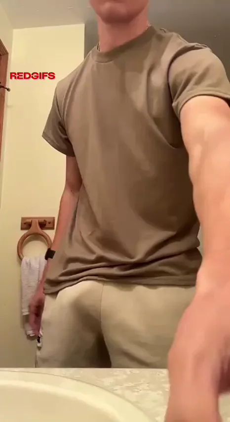 19yo Bi Hunk Teases His Thick Cock in Bathroom Mirror 💦🍆