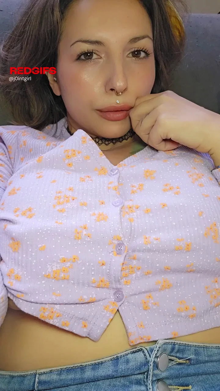 Mommy brought 2 big pillows for you (Drop)
