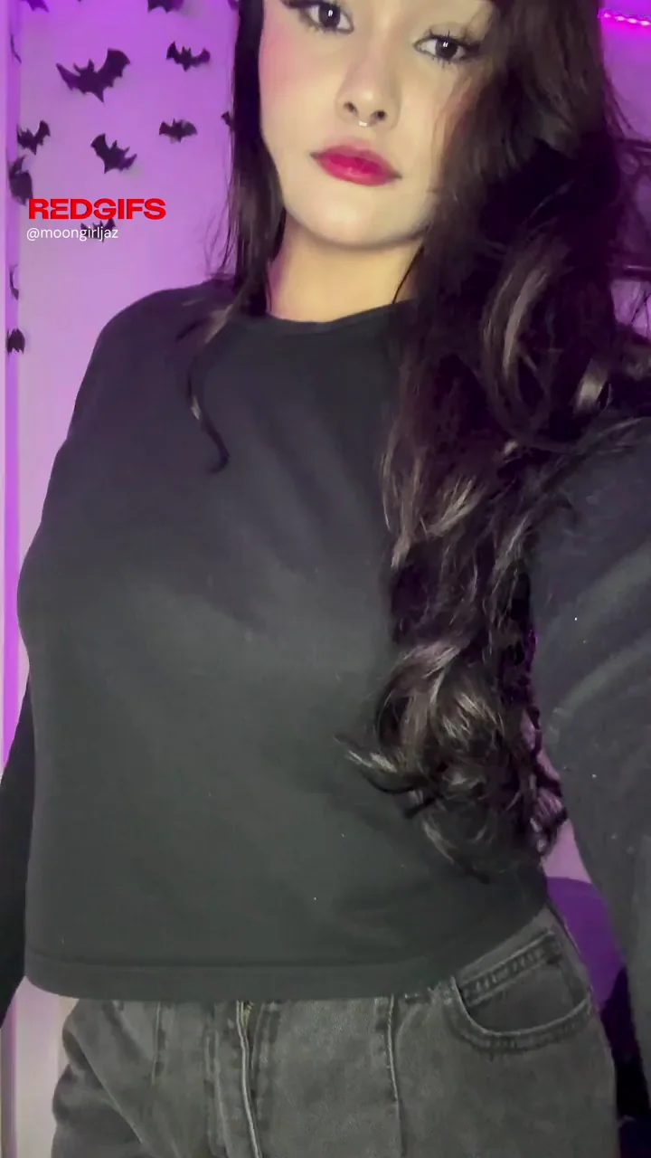 Didn’t overthink it, just the drop 💋