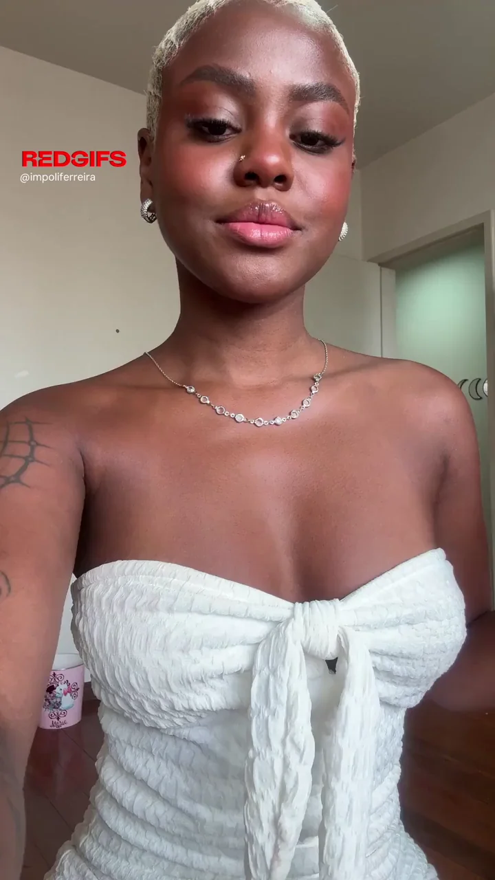Ebony Babe Drops Her Juicy Chocolate Titties 🍫💦 [Titty Reveal]