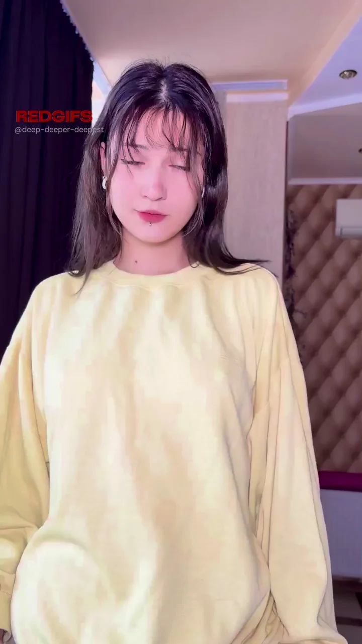Suckable Nip Tease: Petite Titty Drop Bombshell