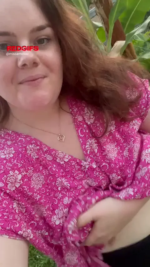 Another naughty reveal outside 😜