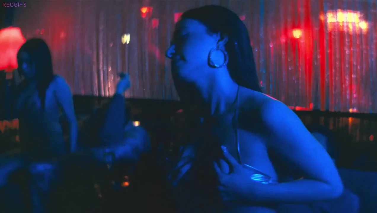 Mikey Madison's Steamy Tits & Ass Strip in Anora 🔥🍑