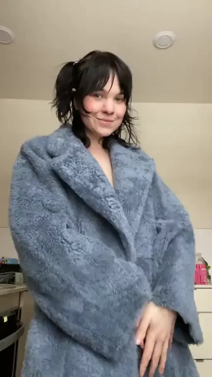 Peeling off this big fuzzy coat ?