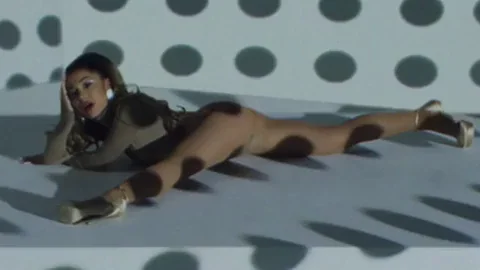 🍑 Ariana Grande's Juicy Ass Begging for a Hard Pounding 💦