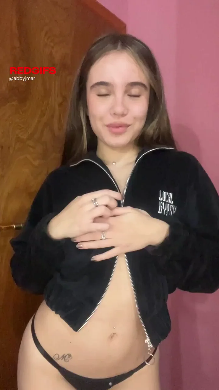 Cute 18yo Tease Flashes Her Tiny Perky Titties 😍🔥