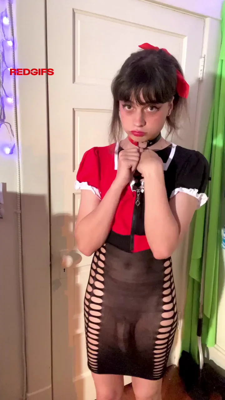 would u hit on me at the halloween party?