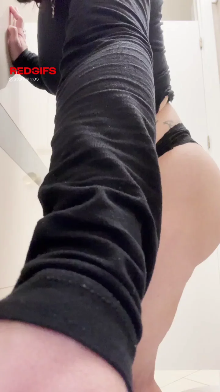 Bubble Butt Babe Packs Her Juicy Ass for Work