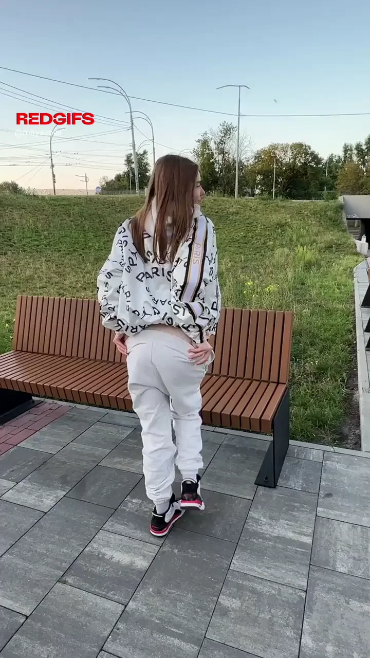 I like flashing my pussy outside