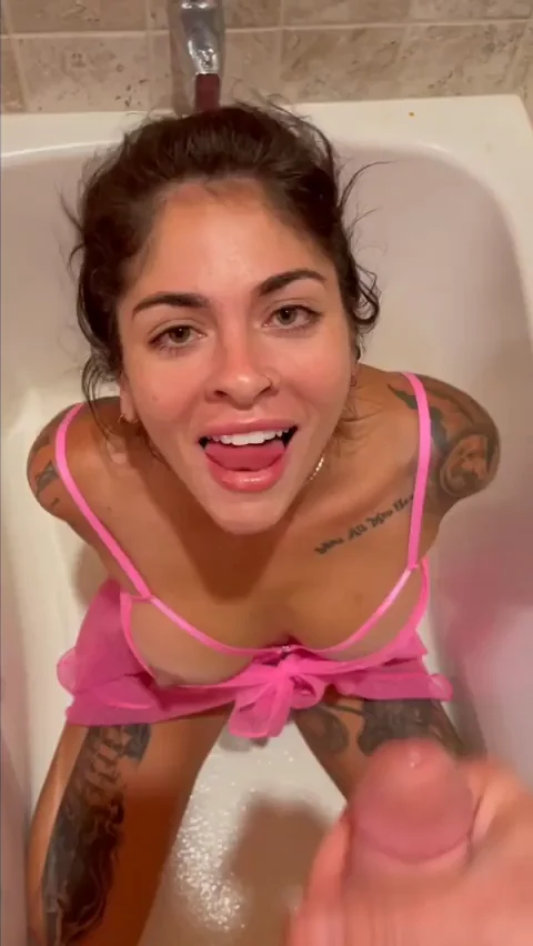 eager lil cumslut gets a massive facial 💦