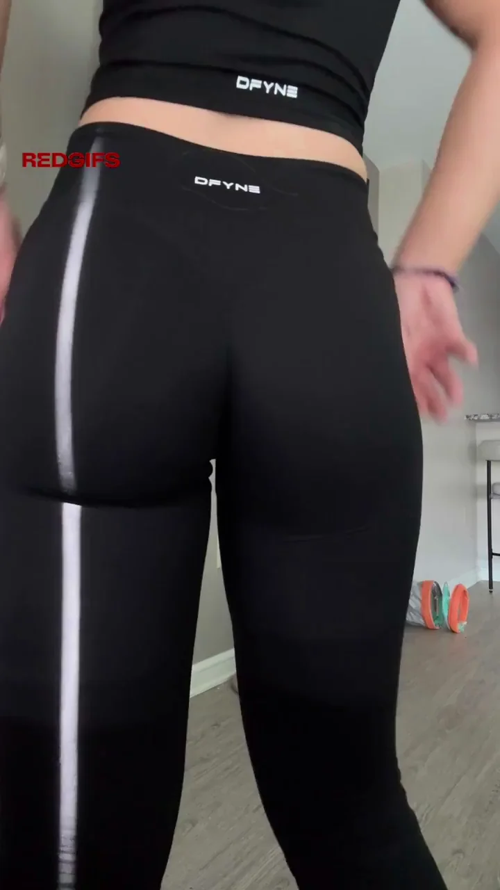 Blonde Slut's Juicy Ass Tease to Make You Bust 💦🍑
