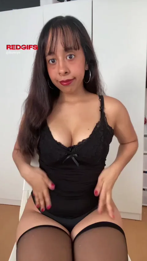 What Grabs Your Cock First? 😈🍒