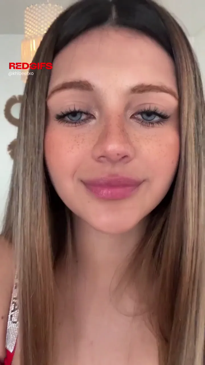 Petite College Tease Won't Hold Back on Her Juicy Booty