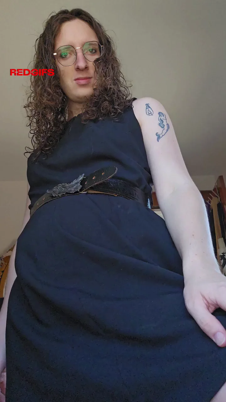 Well? Crave This Hairy Girlcock? 😏🍆💦