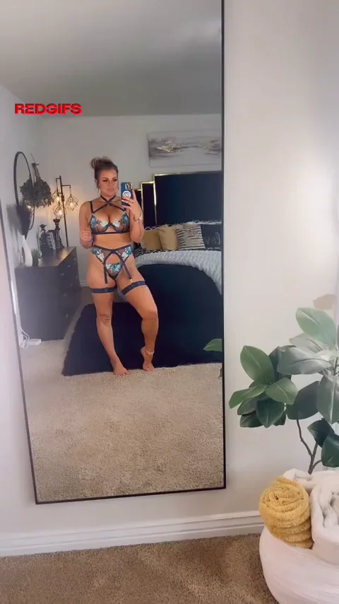 GILF Babe's Mirror Tease: Excited Yet? 🔥😈