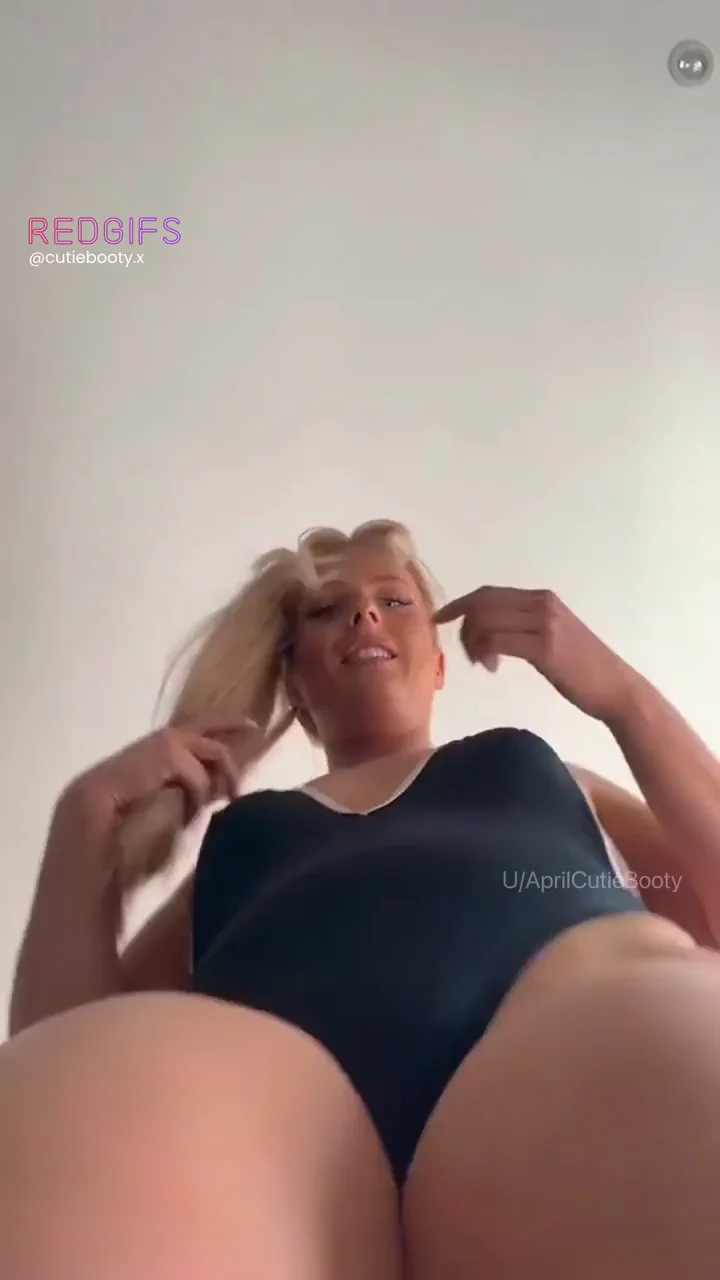 I heard you like thicc booties on your face!