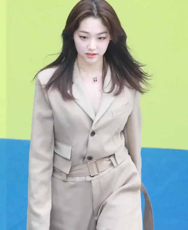 Gugudan - Mina