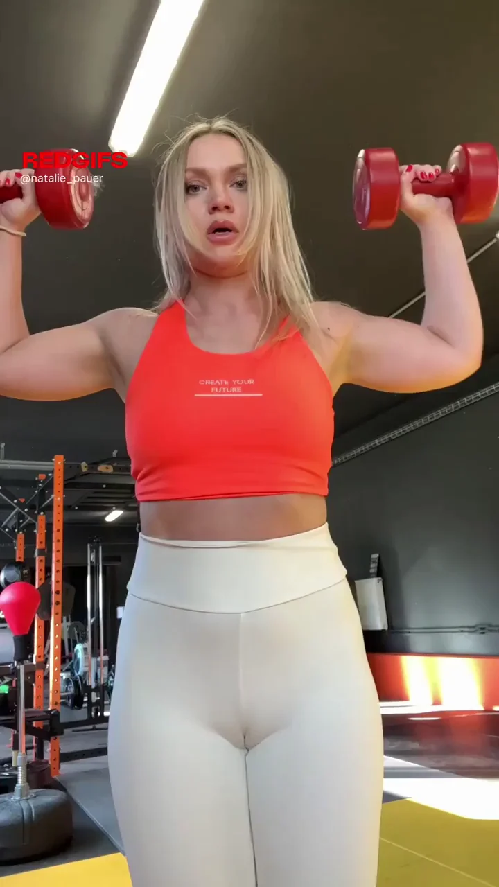 Blonde Gym Babe's Everyday Camel Toe Tease in Tight Leggings 💦🏋️‍♀️