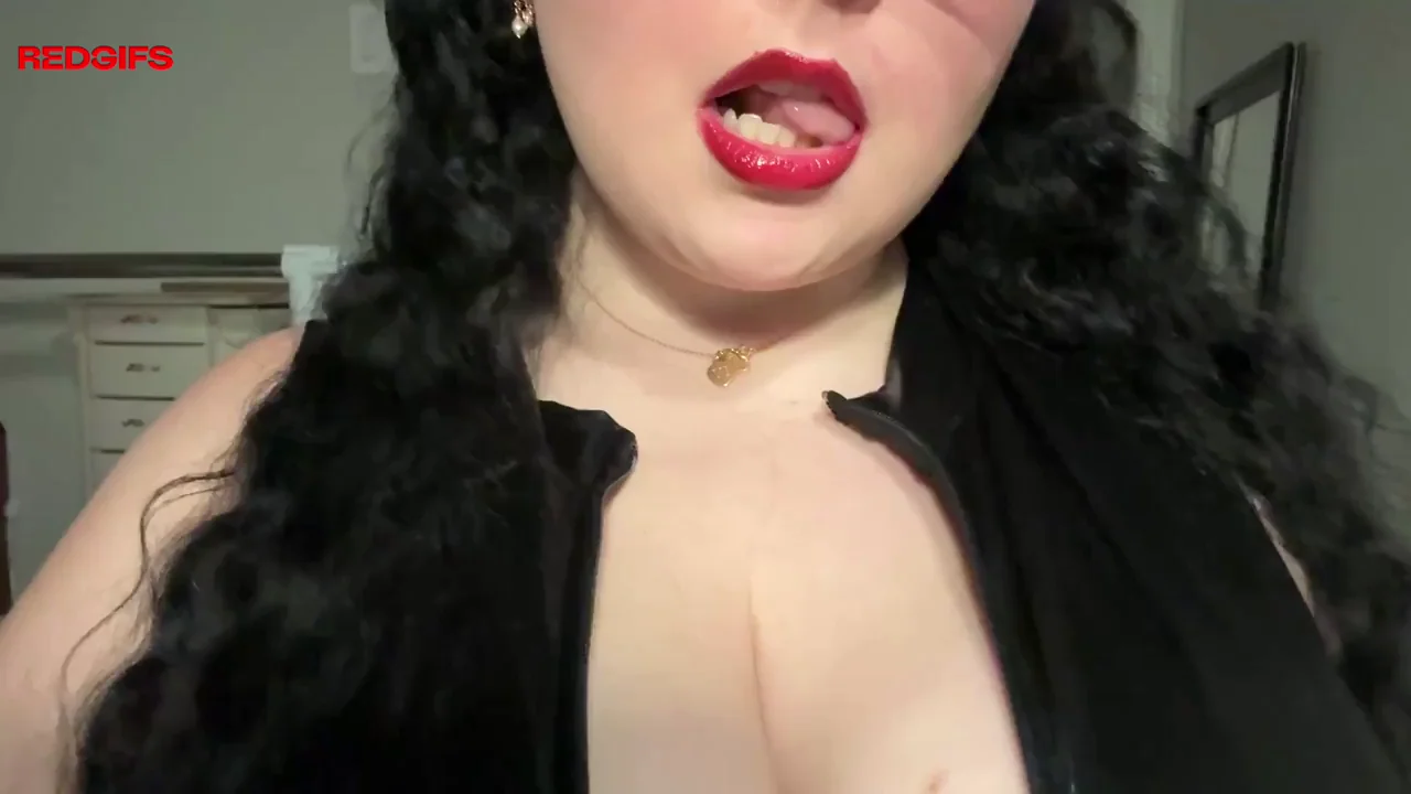 Who knew the devil had tits this big 😈🎃