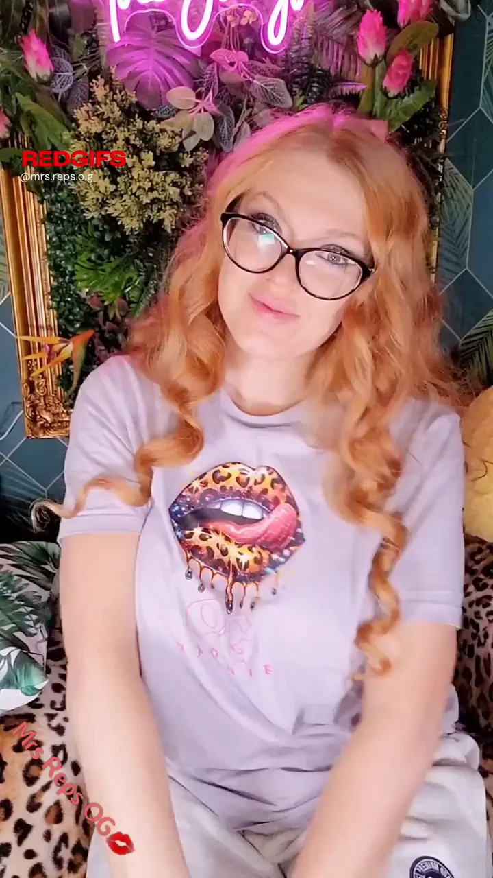 🔥 Redhead MILF's Naughty Sunday Tease in the Midlands 😈👅