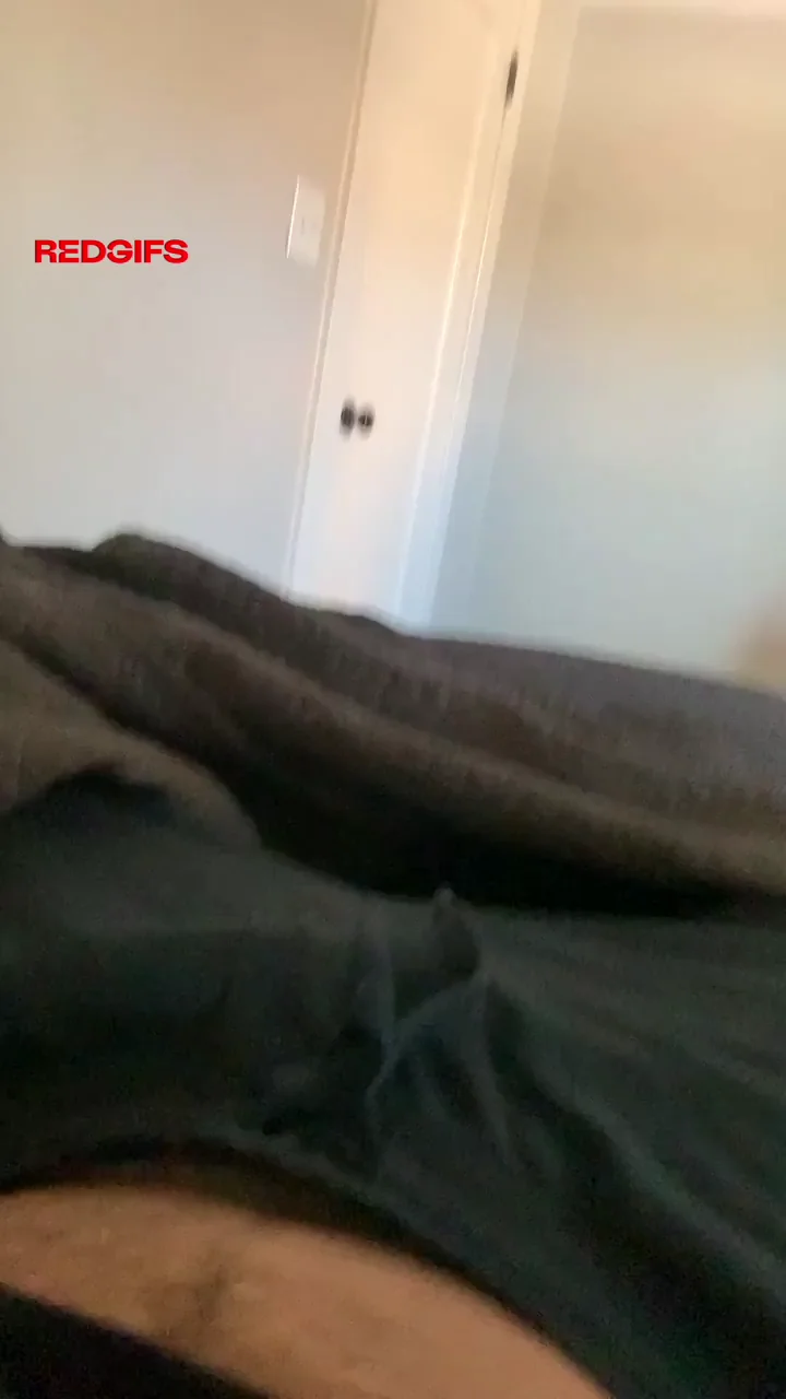 (23), straight, so horny 😭