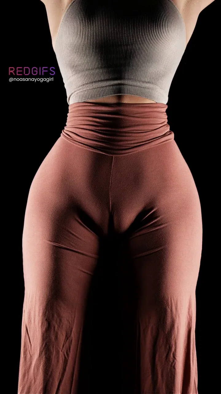 Yoga Kitty's Juicy Cameltoe Tease 😻🍑