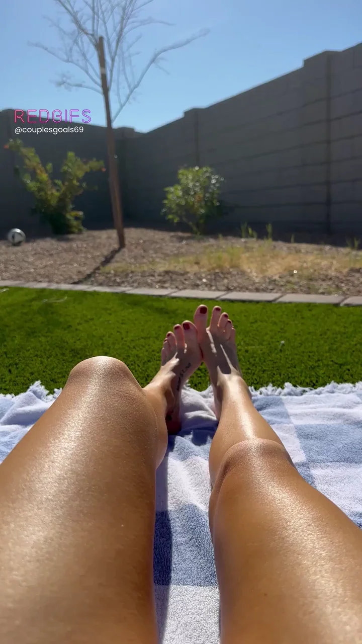 Red toes and sunshine, does it get any better