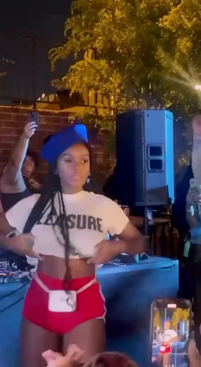 Janelle Monáe - Flashing in 60fps slow mo