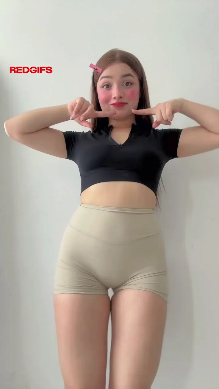 🍑 Tiny Cute Teen Teases: Crave My Big Juicy Ass to Fuck? 💦