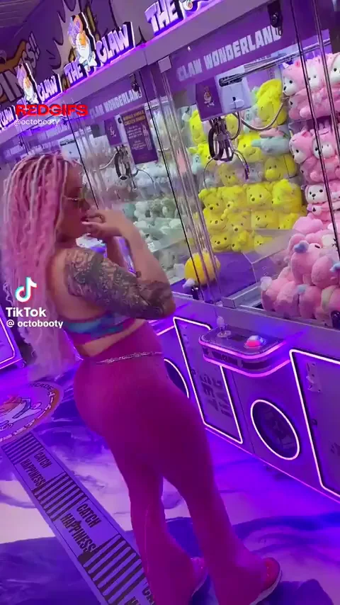 🍑 Octobooty's Claw Machine Ass Tease Playday 🔥