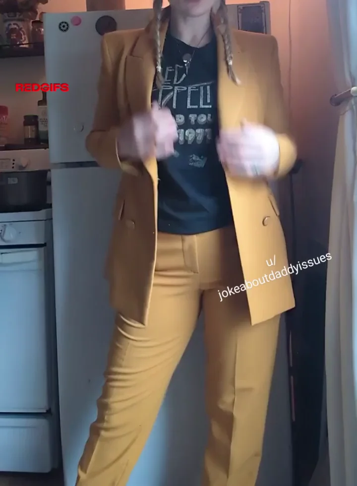 Tomboy Tease: Perky Tits & Fuck Me Vibes 😈🍑