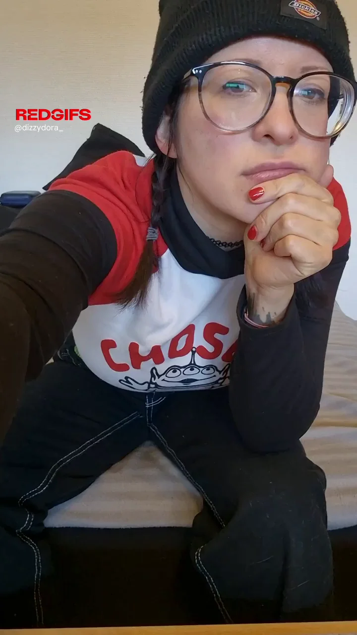 Dorky Tomboy Slut Drops Baggy Pants for Juicy Ass Reveal 😈🍑