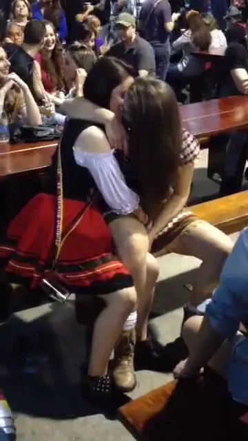 🍻 Drunk Festival Sluts Kissing Hard 😘