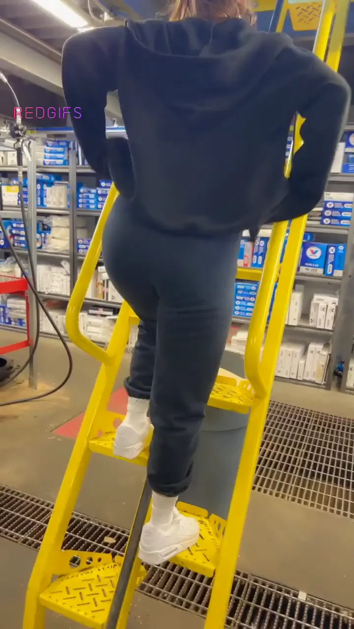 Oil Change Overdue? Slutty Ass Flash on Ladder 😈🍑
