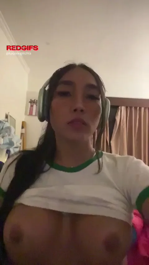 Hot Trap's Titty Tease: Honest Goon Reaction? 🔥🍒💦