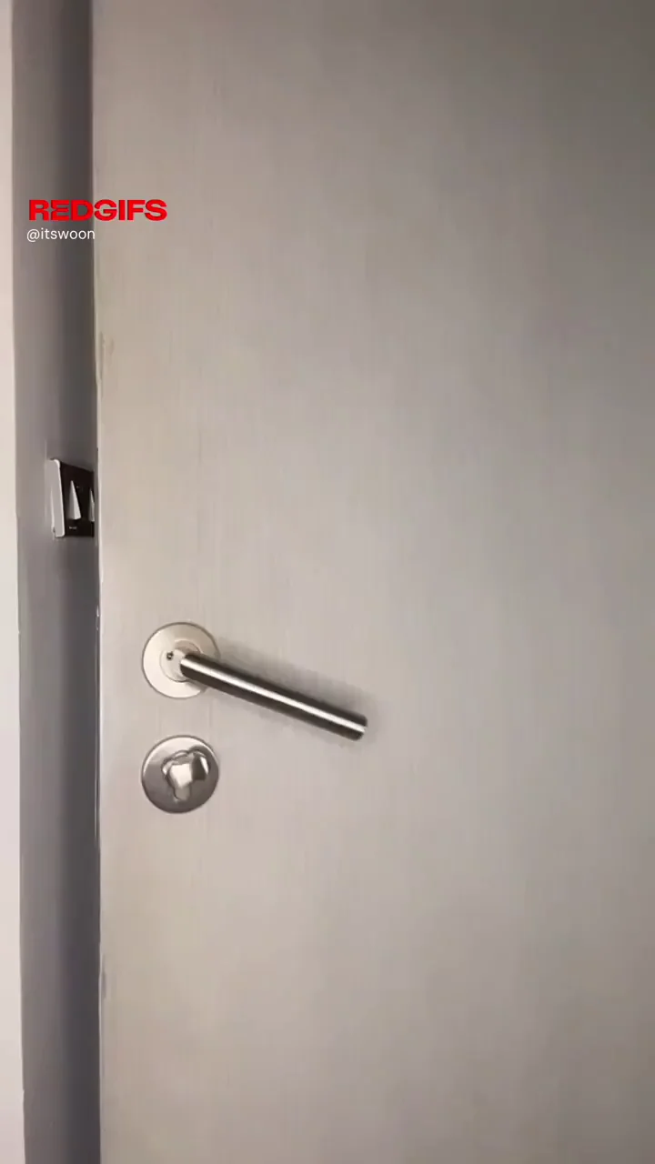 Open the Door Daddy: Petite Asian Slut Begs for Superior Cock