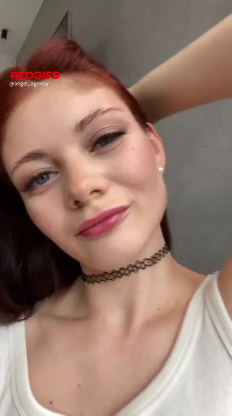 Hairy or Shaved Pits? 🔥 Redhead Slut Shows Off Her Armpits 💦