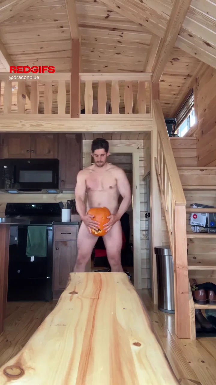 Jack O' Lantern Cumshot: Buff Dude Drills Pumpkin Hole